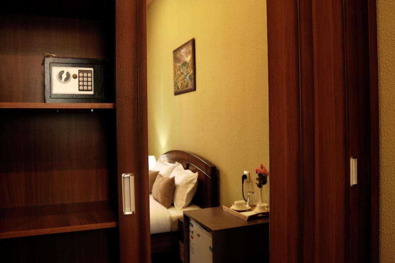 Sisno Hotel Tbilisi Buitenkant foto