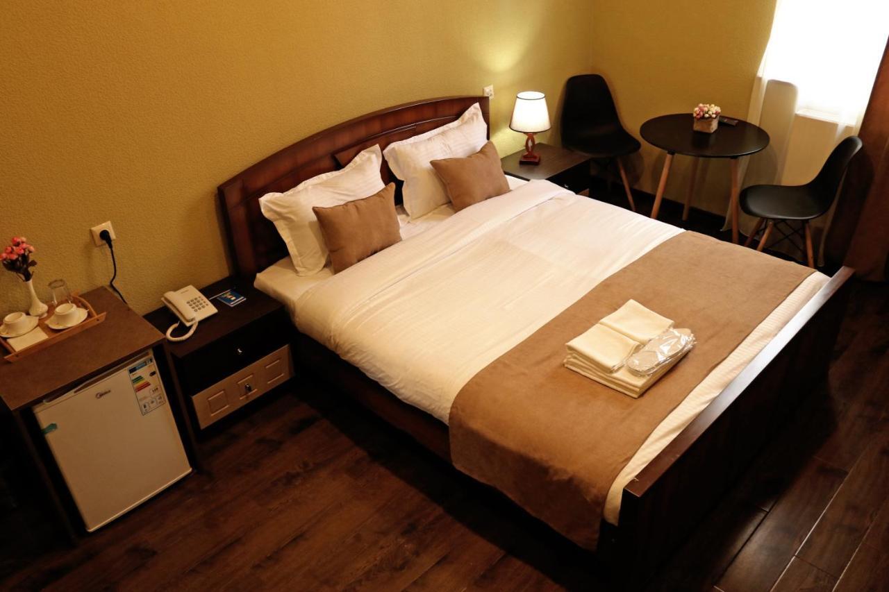 Sisno Hotel Tbilisi Buitenkant foto